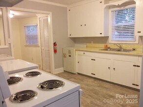 2746 Dogwood Ave in Charlotte, NC - Building Photo - Building Photo