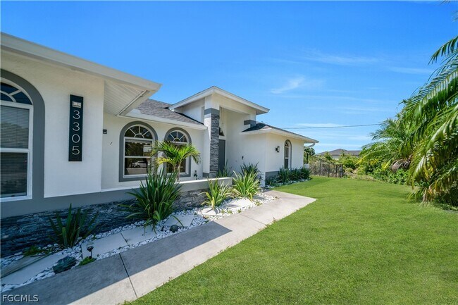 3305 5th St SW in Lehigh Acres, FL - Building Photo - Building Photo