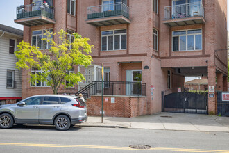 120 Ocean View Ave in Brooklyn, NY - Foto de edificio - Building Photo