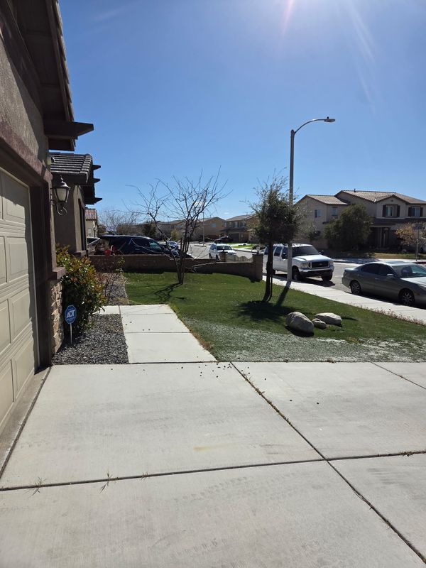 14245 Tierra Del Sur St in Adelanto, CA - Foto de edificio - Building Photo