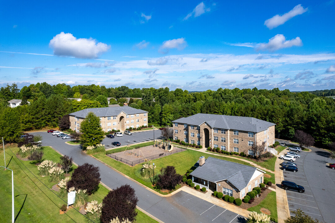 Stonecrest Apartments in Siler City, NC - Building Photo