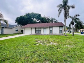 7020 Wentworth Way in New Port Richey, FL - Building Photo