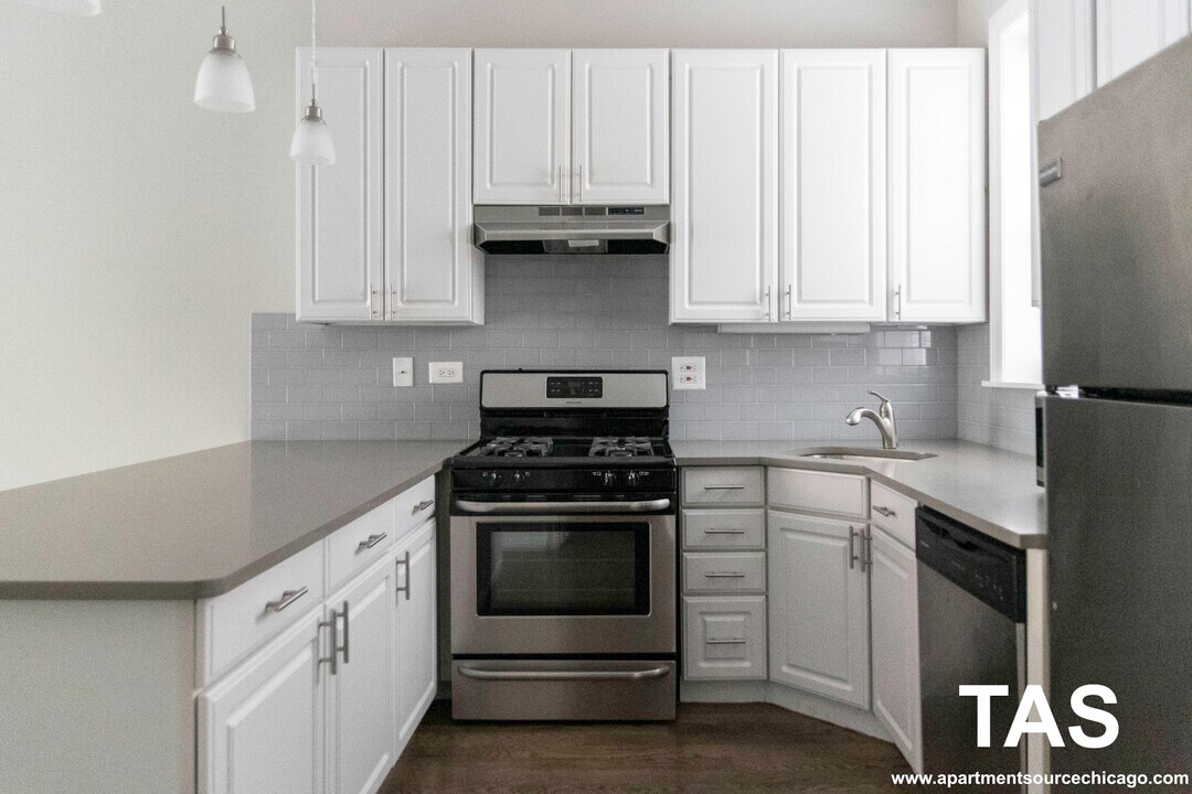 3854 N Southport Ave, Unit 1A in Chicago, IL - Building Photo