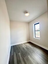 2258 S Sacramento Ave in Chicago, IL - Building Photo - Building Photo