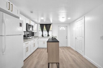 7151 Taft St in Hollywood, FL - Building Photo - Building Photo