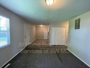 900 S Crutcher in Springfield, MO - Building Photo - Building Photo