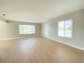 1401 Montgomery Dr in Vista, CA - Building Photo