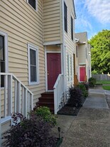 2062 Elmhurst Ln in Portsmouth, VA - Building Photo