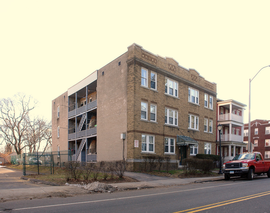 1526-1528 Broad St in Hartford, CT - Building Photo