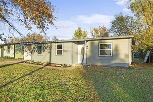 916 Wilkinson Dr in Mesquite, TX - Building Photo