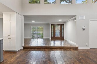 6108 Highgate Ln in Dallas, TX - Foto de edificio - Building Photo
