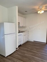 303 SE Grand Ave-Unit -303-2 SE Grand Ave in Lee's Summit, MO - Building Photo - Building Photo