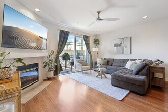 3990 Centre St, Unit 104-A in San Diego, CA - Foto de edificio - Building Photo