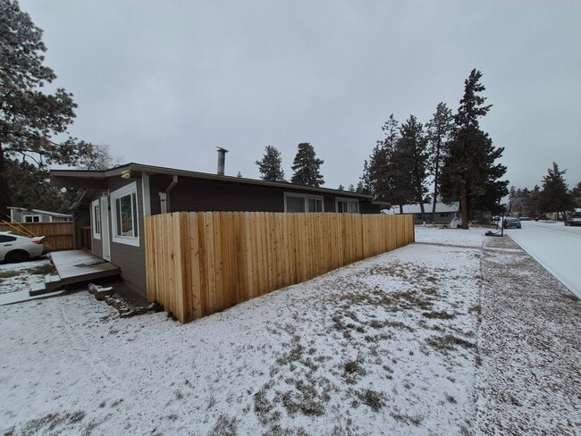480 SE Cleveland Ave in Bend, OR - Building Photo - Building Photo