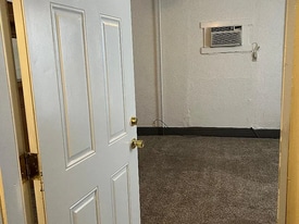 1412 Moorman Ave NW, Unit Apartment 1 in Roanoke, VA - Building Photo