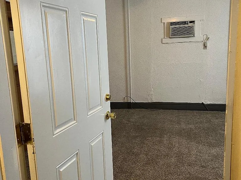 1412 Moorman Ave NW, Unit Apartment 1 in Roanoke, VA - Building Photo