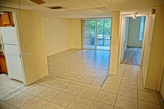 3740 Inverrary Dr in Lauderhill, FL - Building Photo - Building Photo