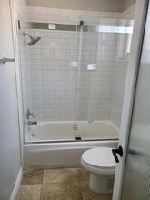 5301 Balboa Blvd, Unit A2 in Encino, CA - Building Photo - Building Photo