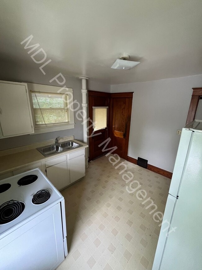 1826 Stone St in Saginaw, MI - Building Photo - Building Photo