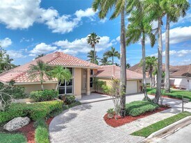 620 Laurel Ln in Pembroke Pines, FL - Building Photo