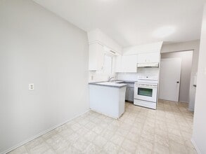 3913-115A 115a St NW in Edmonton, AB - Building Photo - Building Photo