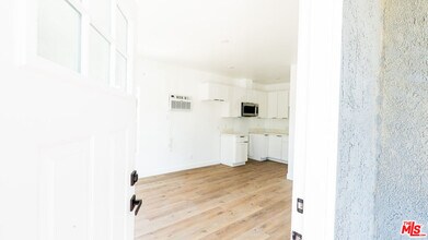 153 W 51st St in Los Angeles, CA - Building Photo - Building Photo