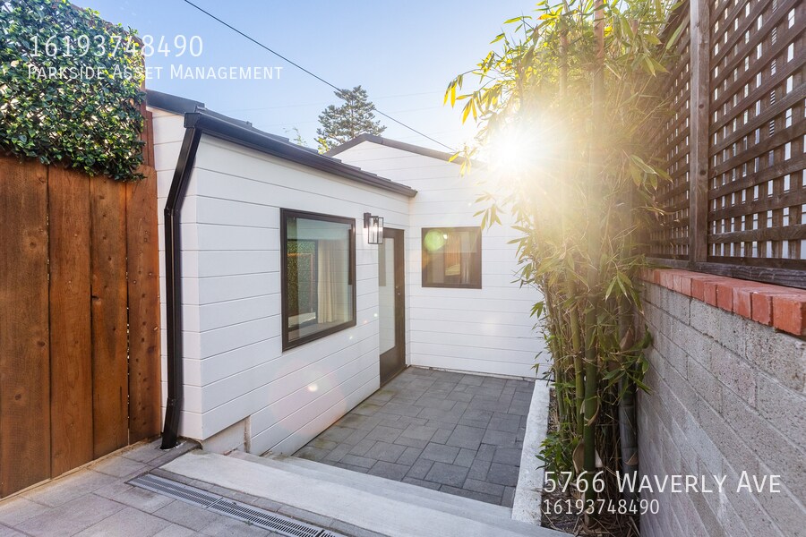 5766 Waverly Ave in San Diego, CA - Building Photo