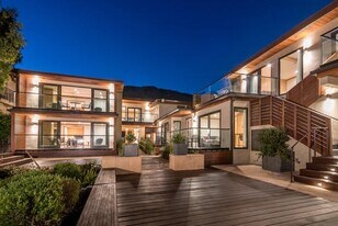 22648 Pacific Coast Hwy in Malibu, CA - Building Photo