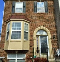 7358 Old Pohick Way in Lorton, VA - Building Photo