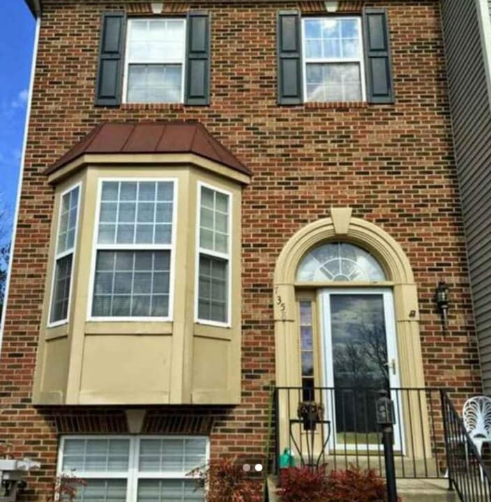 7358 Old Pohick Way in Lorton, VA - Foto de edificio