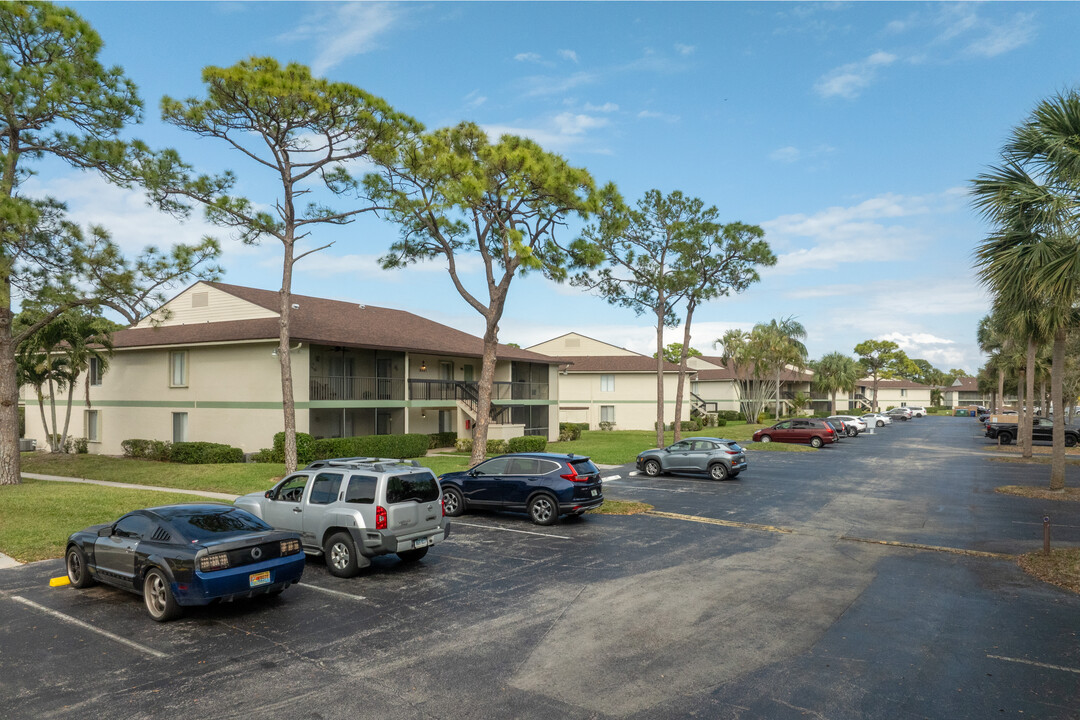 Chasewood Of Jupiter in Jupiter, FL - Building Photo