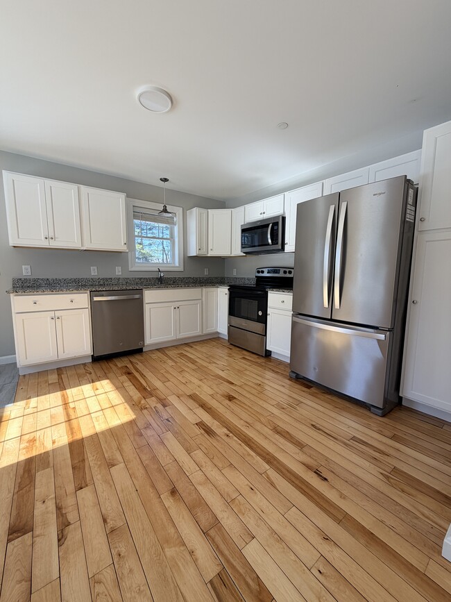 50 Pleasant St, Unit 1 in Westbrook, ME - Building Photo - Building Photo