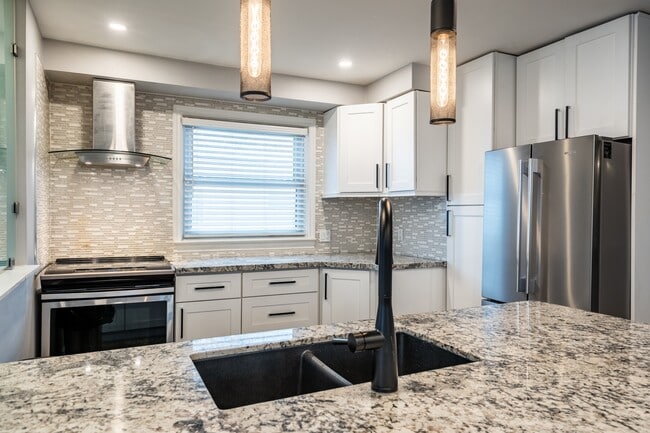 property at 19 E 44th St