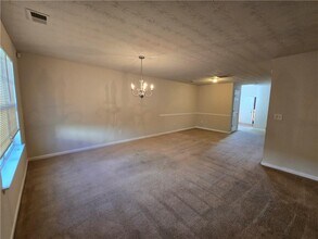 5636 One Lake Way in College Park, GA - Building Photo - Building Photo
