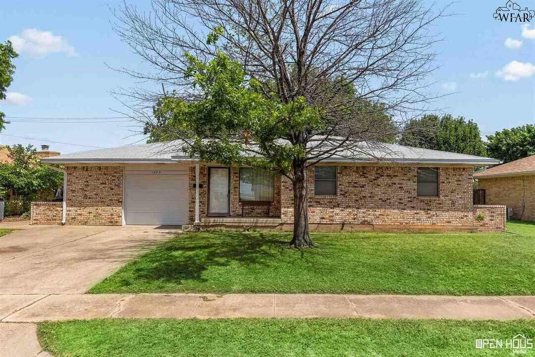 1424 Christine Rd in Wichita Falls, TX - Building Photo