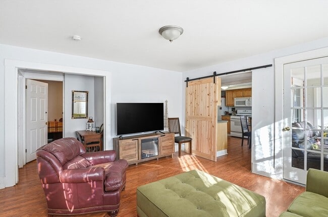 10 Franklin St in Medway, MA - Building Photo - Building Photo
