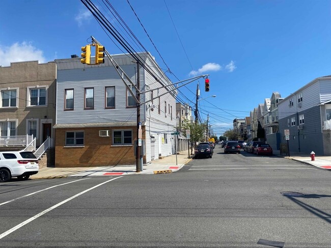 468 AVENUE A Ave in Bayonne, NJ - Building Photo - Building Photo