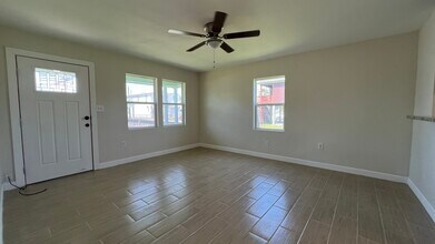 2112 Victory Ave in Galveston, TX - Building Photo - Building Photo
