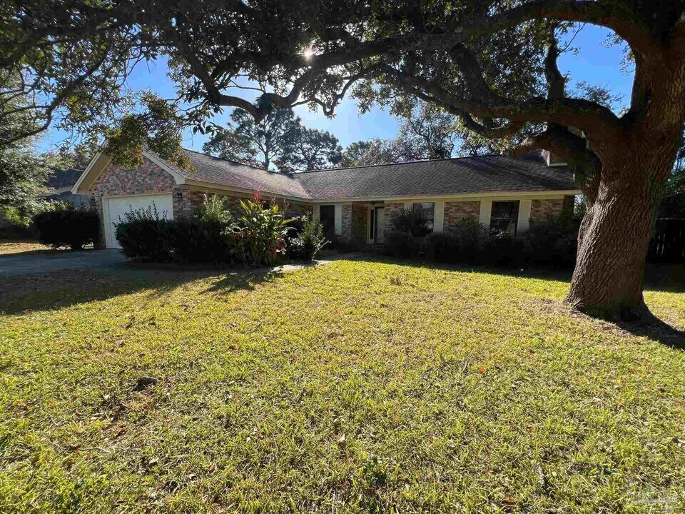 3131 Oxford Cir in Pensacola, FL - Building Photo