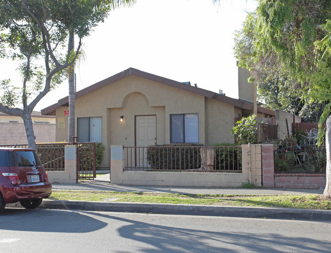 5038 Live Oak St in Cudahy, CA - Foto de edificio - Building Photo