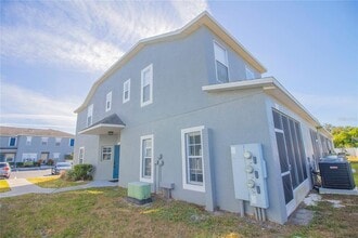 12930 Kings Crossing Dr in Gibsonton, FL - Building Photo - Building Photo