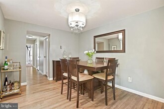 11252 Chestnut Grove Square-Unit -11252-147 in Reston, VA - Building Photo - Building Photo
