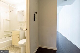 2137 Spruce St in Philadelphia, PA - Foto de edificio - Building Photo