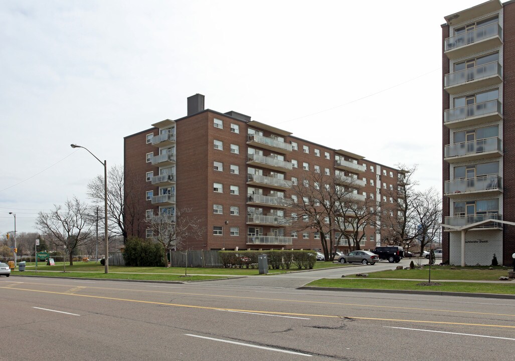 Bonaview Towers in Toronto, ON - Building Photo