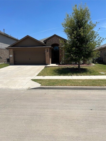 6928 Cruiser Ln in Fort Worth, TX - Foto de edificio