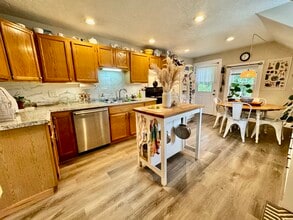 335 Baker St, Unit 2 in Boston, MA - Building Photo - Building Photo