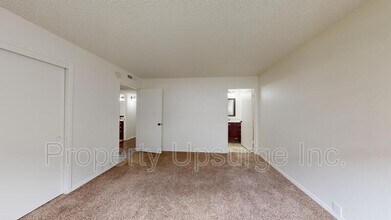 905 Lakeside Dr in Red Bluff, CA - Building Photo - Building Photo