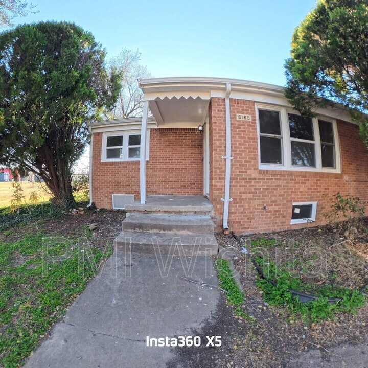 6165 E Boston St in Wichita, KS - Building Photo