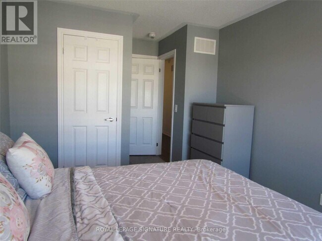 434 Athabasca Cmn in Oakville, ON - Building Photo - Building Photo