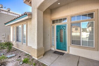 657 Canyon Crest Dr in Las Vegas, NV - Building Photo - Building Photo